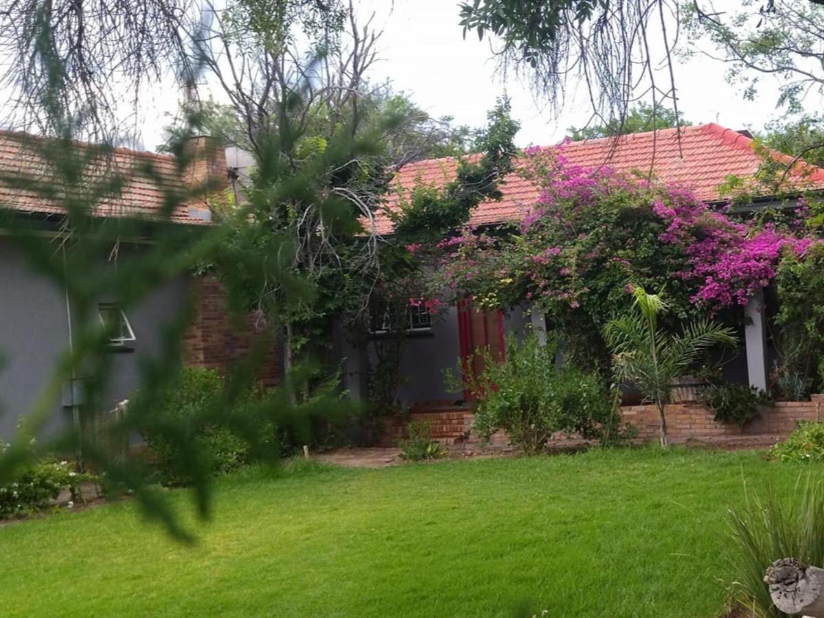 Royal Karoo Cottage Unit 1 Beaufort Wes Buitenkant foto